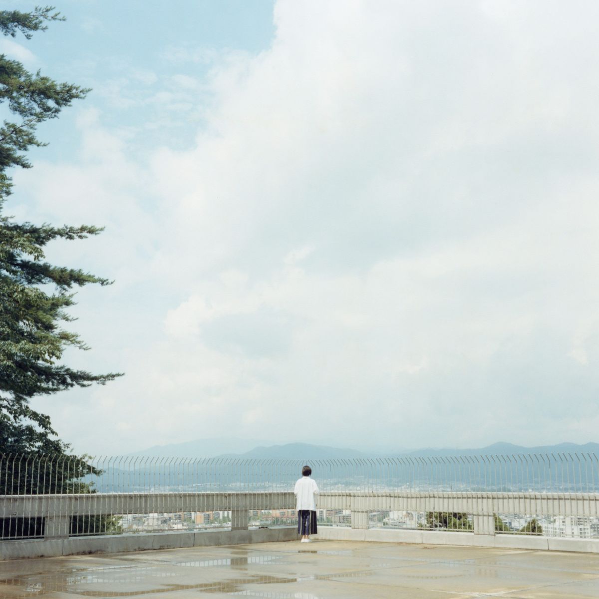 見ることの不思議、書くことの豊かさ－竹内万里子准教授インタビュー